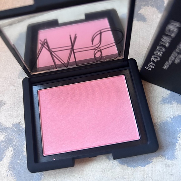 NARS Powder Blush in color Deep Throat - Luxury Cosmetics Soft Golden Pink NEW - Picture 4 of 10